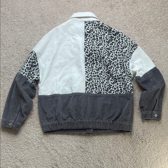 Two-Tone Jacket with Leopard Print - Picture 9 of 10